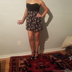 Wetseal size medium baby doll dress! Never worn !